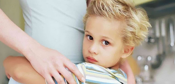 Shy child: mitä tehdä vanhemmille