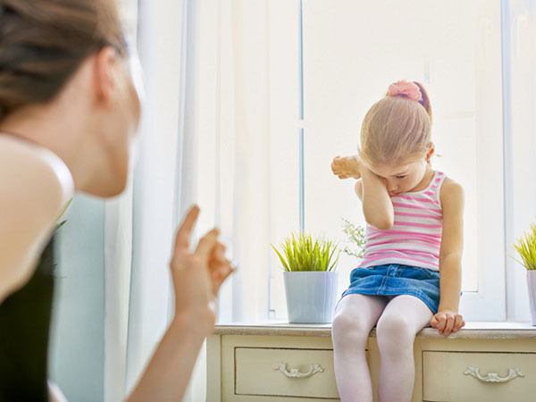 Shy child: mitä tehdä vanhemmille