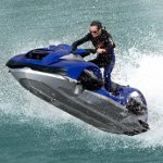 Aquabike: kilpa suihkussa Aquabike: kilpa suihkussa