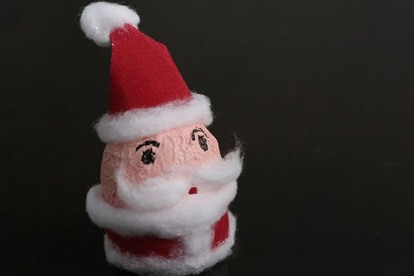 Isoisä Frost omin käsin uudenvuoden 2017 - askel askeleelta mestarikursseja improvisoiduista materiaaleista, muovipulloista, lasista, valokuvista ja videoista