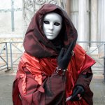 Kuinka tehdä maskin omiin käsiisi Halloweenille?