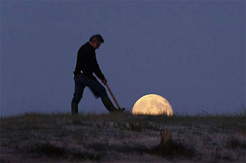 Aging Moon Puutarhuri- ja kuorma-autonvalmistajan kuumakalenteri 2015