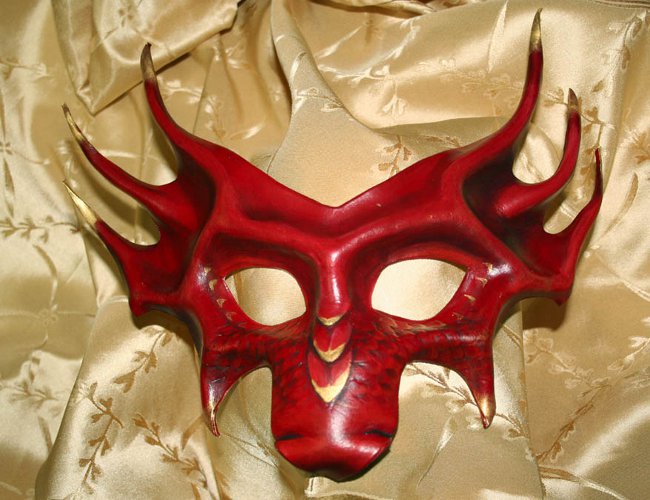 Uudenvuoden Dragon Mask