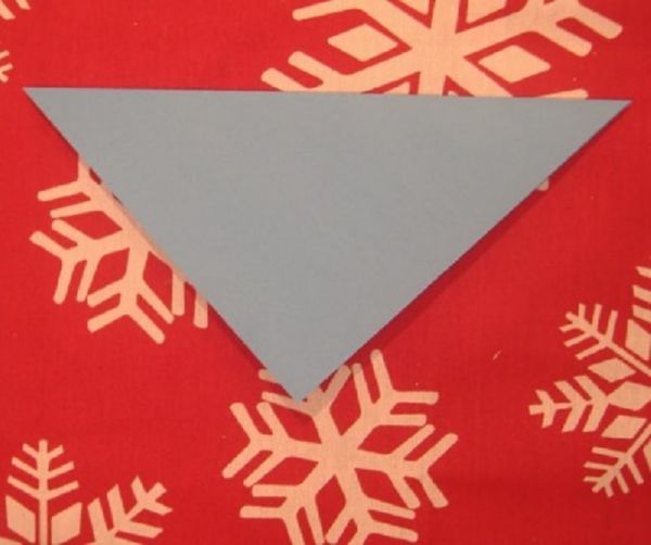 Kauniita lumihiutaleita vuoden 2017 uusivuosi omilla käsiinsä paperilla - kaavioita ja valokuvia vaiheittain. Master-luokat lapsille suurissa lumihiutaleissa origami-tekniikassa
