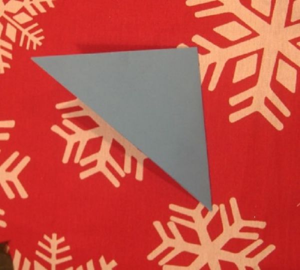 Kauniita lumihiutaleita vuoden 2017 uusivuosi omilla käsiinsä paperilla - kaavioita ja valokuvia vaiheittain. Master-luokat lapsille suurissa lumihiutaleissa origami-tekniikassa