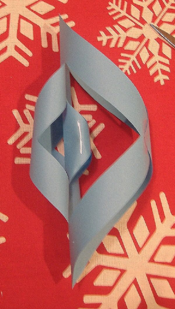 Kauniita lumihiutaleita vuoden 2017 uusivuosi omilla käsiinsä paperilla - kaavioita ja valokuvia vaiheittain. Master-luokat lapsille suurissa lumihiutaleissa origami-tekniikassa