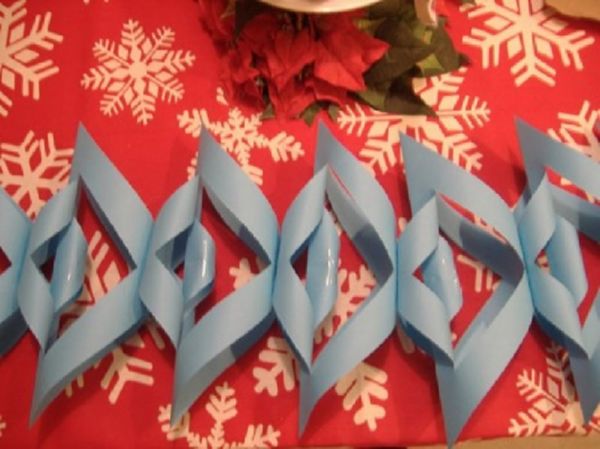 Kauniita lumihiutaleita vuoden 2017 uusivuosi omilla käsiinsä paperilla - kaavioita ja valokuvia vaiheittain. Master-luokat lapsille suurissa lumihiutaleissa origami-tekniikassa