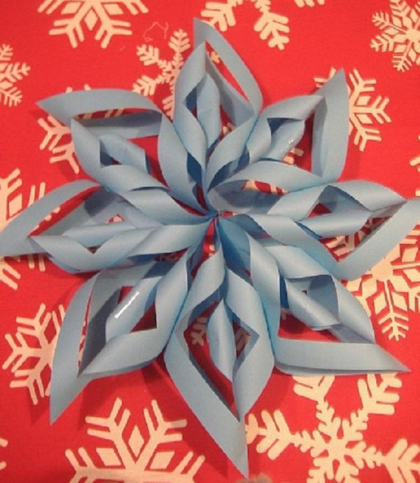 Kauniita lumihiutaleita vuoden 2017 uusivuosi omilla käsiinsä paperilla - kaavioita ja valokuvia vaiheittain. Master-luokat lapsille suurissa lumihiutaleissa origami-tekniikassa
