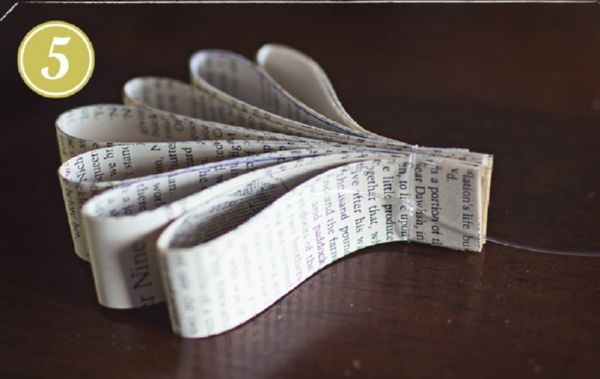 Kauniita lumihiutaleita vuoden 2017 uusivuosi omilla käsiinsä paperilla - kaavioita ja valokuvia vaiheittain. Master-luokat lapsille suurissa lumihiutaleissa origami-tekniikassa