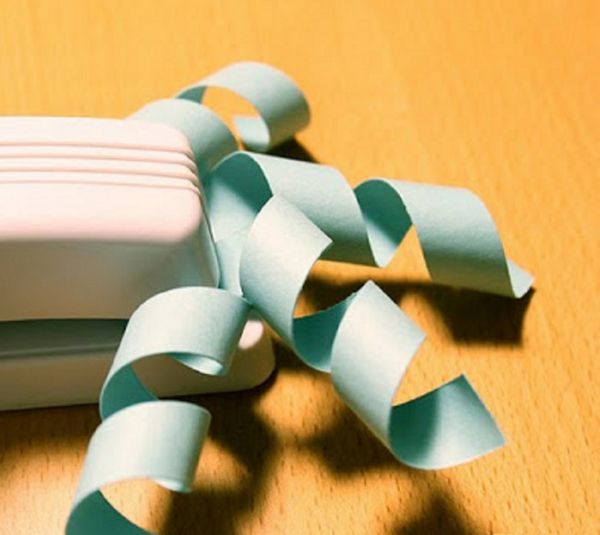 Kauniita lumihiutaleita vuoden 2017 uusivuosi omilla käsiinsä paperilla - kaavioita ja valokuvia vaiheittain. Master-luokat lapsille suurissa lumihiutaleissa origami-tekniikassa