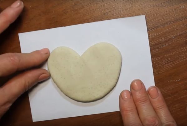 Kukko omiin käsiinsä