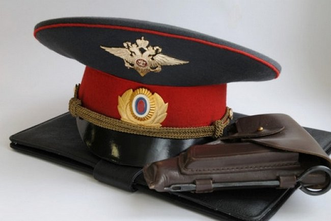 Miten saada työtä poliisilta?