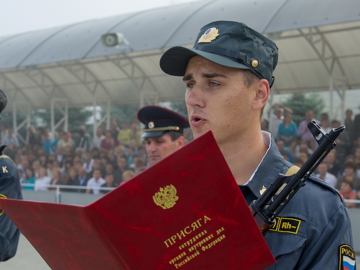 Miten saada työtä poliisilta?