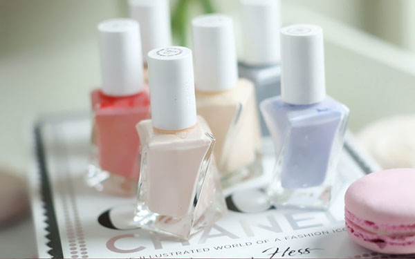Pastelli manikyyri: kokoelma lakkoja Essie Gel Couture Ballet Nudes 2017