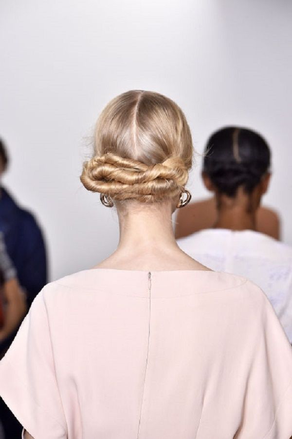 Kampaamon uudenvuoden hairstyle omilla kädillä - muotin ideoita lyhyille, keskikokoisille, pitkille hiuksille, valokuville