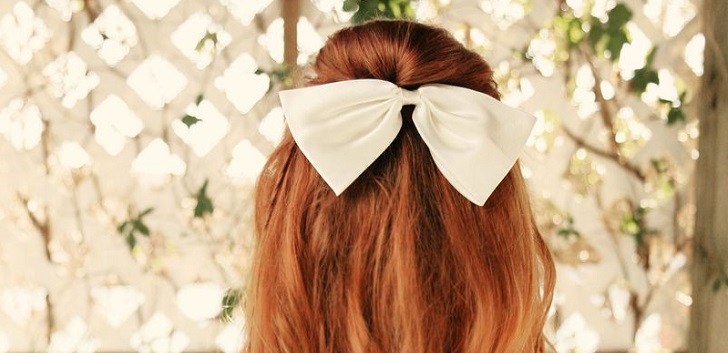 Hairstyles with bows 1. syyskuuta omilla käsillä. Alkuperäinen kampaus 1. syyskuuta tytöille
