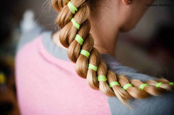 Braid punos keskipitkän hiukset kanssa valokuva
