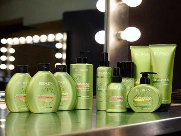 Aaltoileva vallankumous: uudet elementit kiharaa varten Redken Curvaceous