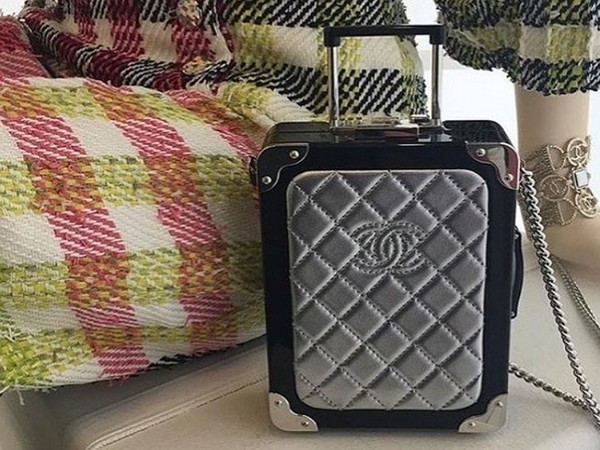 Tie kutsuu: Chanel-laukku-matkalaukku Minaudiere