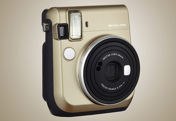 Muotikamera: Michael Kors X Fijifilm Instax Mini 70