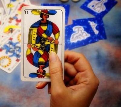 Tarotin ennustaminen tulevaisuuden puolesta