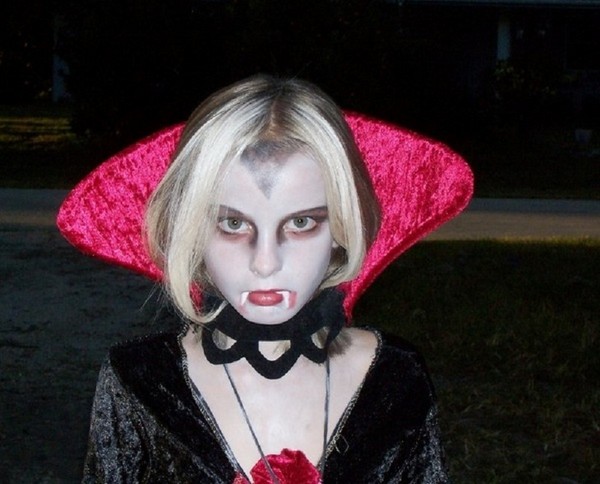 Halloween koulussa: miten juhlia, ideoita käsikirjoituksesta, kilpailuista, videoista. Puku Halloweenille kouluun omilla kädillä, valokuva