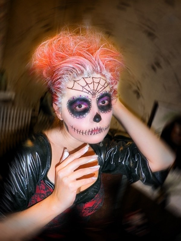 Halloween koulussa: miten juhlia, ideoita käsikirjoituksesta, kilpailuista, videoista. Puku Halloweenille kouluun omilla kädillä, valokuva