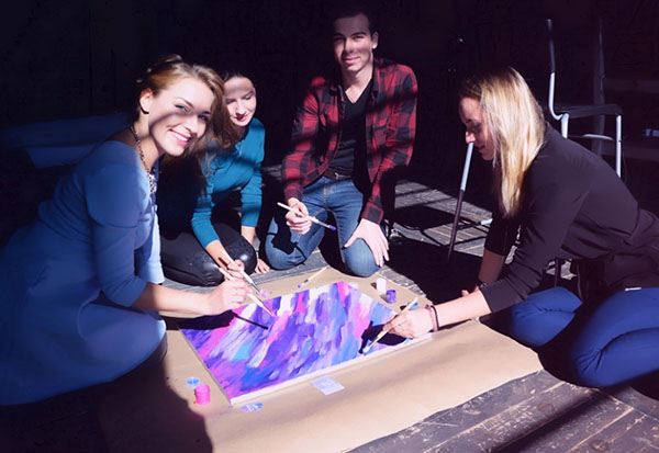 Idea lomalle: epätavallinen kuva Stick Art