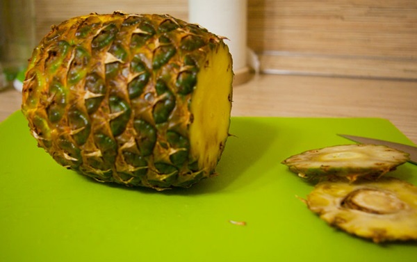 Miten leikata ananas oikein ja kauniisti