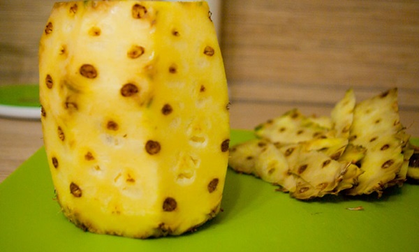 Miten leikata ananas oikein ja kauniisti