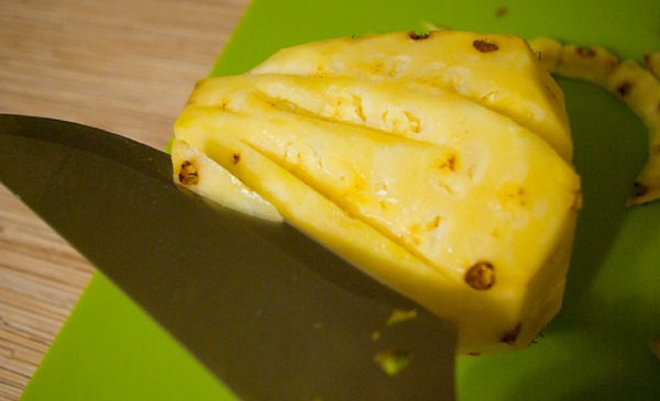 Miten leikata ananas oikein ja kauniisti