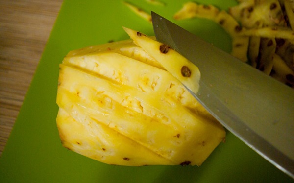 Miten leikata ananas oikein ja kauniisti