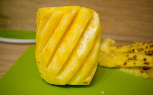 Miten leikata ananas oikein ja kauniisti