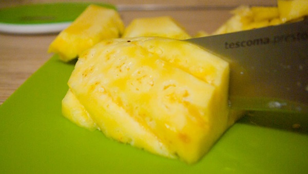 Miten leikata ananas oikein ja kauniisti