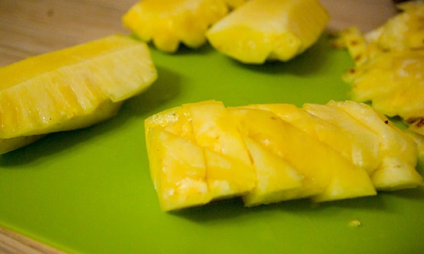 Miten leikata ananas oikein ja kauniisti