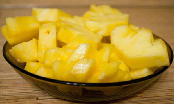 Miten leikata ananas oikein ja kauniisti