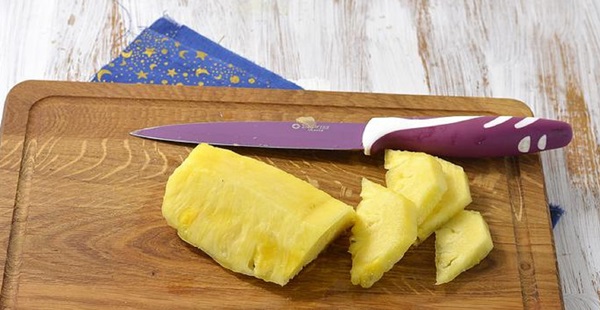Miten leikata ananas oikein ja kauniisti