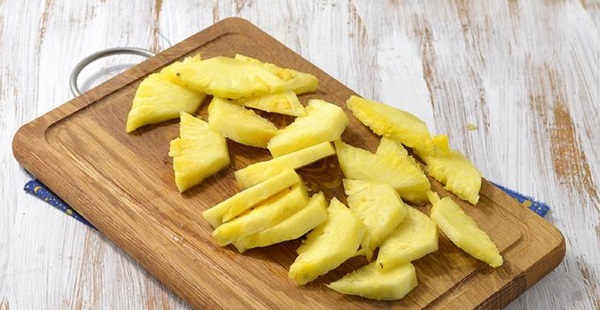 Miten leikata ananas oikein ja kauniisti