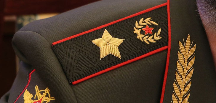 Kuinka ommella epaulettes: käytännön vinkkejä