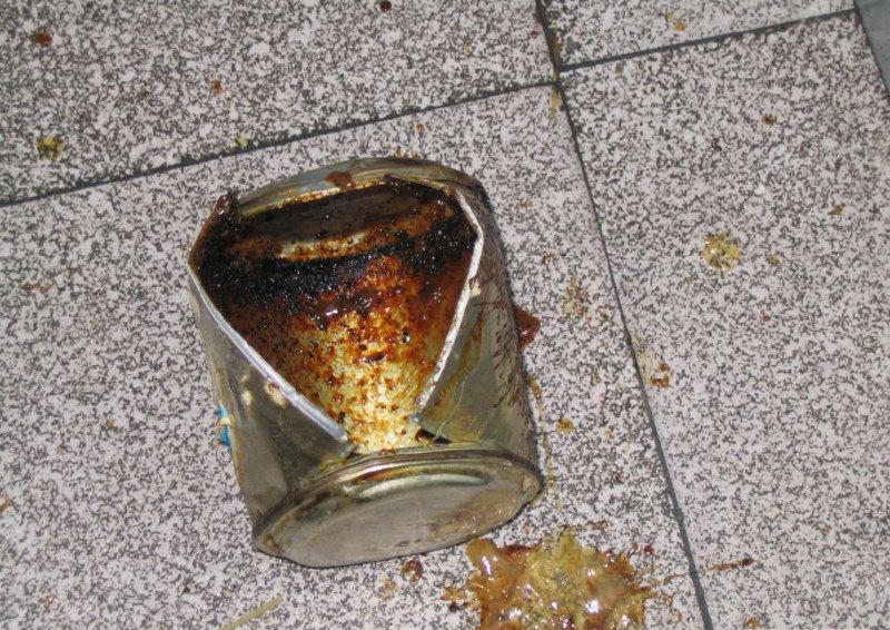 Kuinka keittää kondensoitua maitoa astiaan?