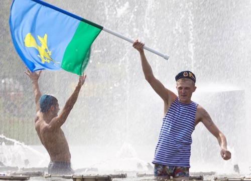 Milloin Airborne Forces Day vuonna 2015? Onnittelut VDVshnikuille
