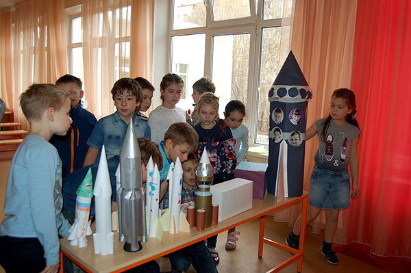 Class hour for Cosmonautics Day