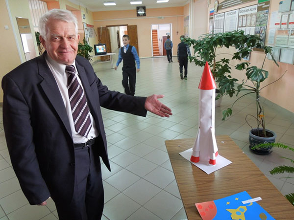 Class hour for Cosmonautics Day