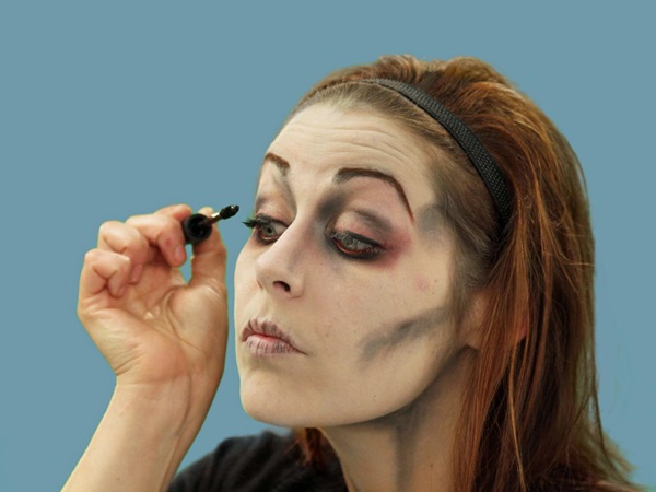 Pelottava meikki Halloweenille omilla kädillä tytöille ja tytöille