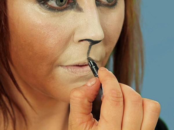 Pelottava meikki Halloweenille omilla kädillä tytöille ja tytöille