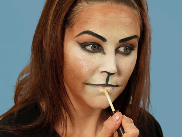 Pelottava meikki Halloweenille omilla kädillä tytöille ja tytöille