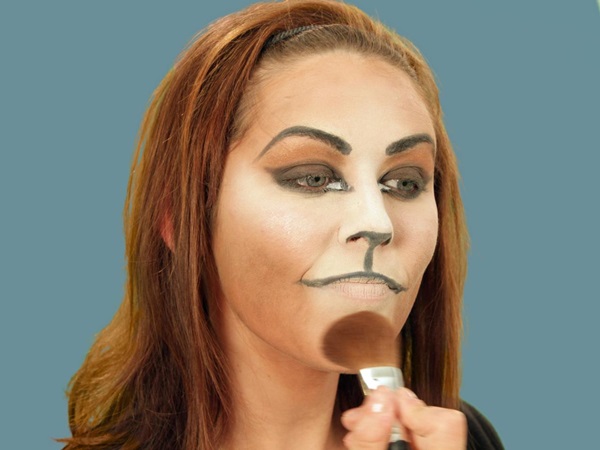Pelottava meikki Halloweenille omilla kädillä tytöille ja tytöille