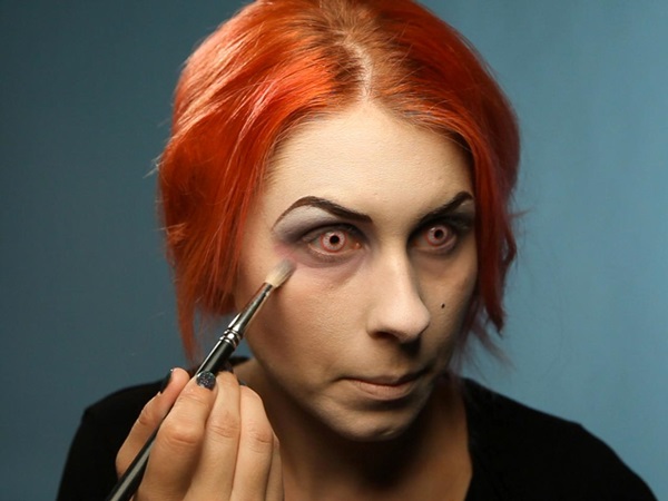 Pelottava meikki Halloweenille omilla kädillä tytöille ja tytöille