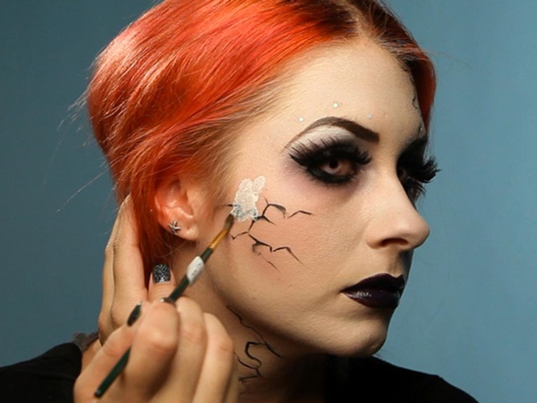 Pelottava meikki Halloweenille omilla kädillä tytöille ja tytöille