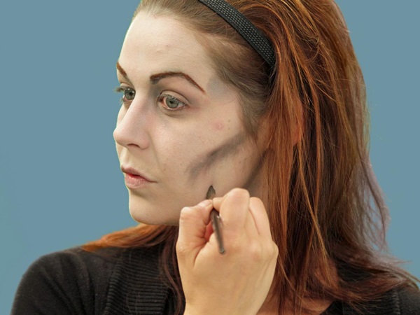 Pelottava meikki Halloweenille omilla kädillä tytöille ja tytöille